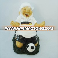 2014 hot sale resin football gnome sculpture.